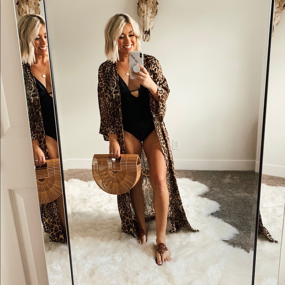 Leopard cover up O/S